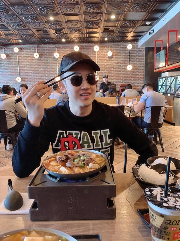 Lối sống đối nghịch của anh em ruột Hoài Linh - Dương Triệu Vũ: Người giản dị như nông dân, kẻ sang chảnh hiếm ai bằng-14