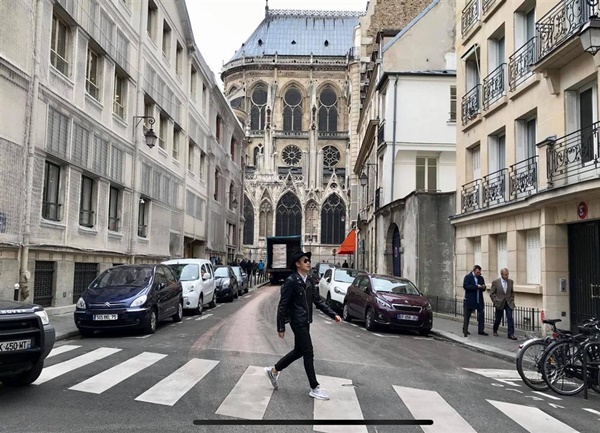 Lối sống đối nghịch của anh em ruột Hoài Linh - Dương Triệu Vũ: Người giản dị như nông dân, kẻ sang chảnh hiếm ai bằng-18