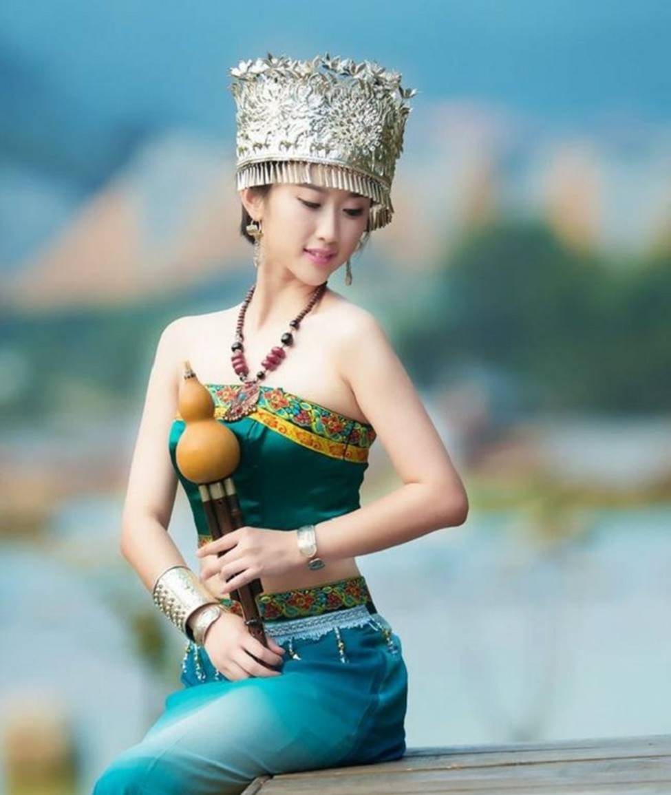 Các cô gái dân tộc thiểu số Trung Quốc đẹp tới mức khiến hoa nhường nguyệt thẹn-10