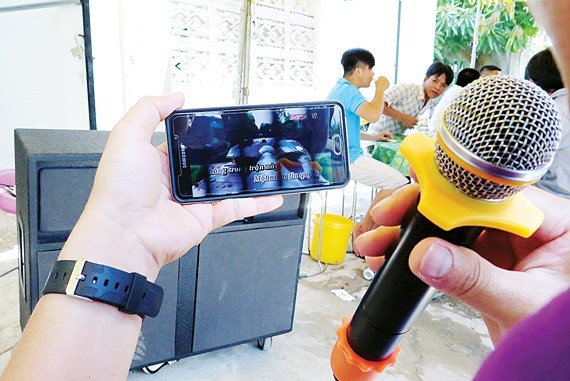 Vấn nạn hát karaoke bằng loa kẹo kéo: Khủng bố hàng xóm trong cuộc vui trên bàn nhậu và những bi kịch khó lường-1