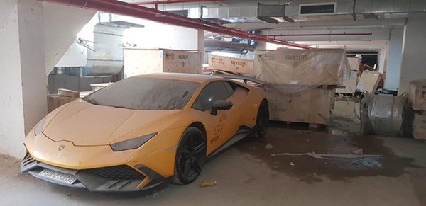 Xót xa siêu xe Lamborghini Huracan độ Mansory của đại gia Nha Trang nằm phủ bụi kín đặc-2