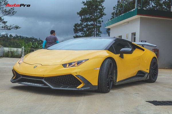 Xót xa siêu xe Lamborghini Huracan độ Mansory của đại gia Nha Trang nằm phủ bụi kín đặc-3