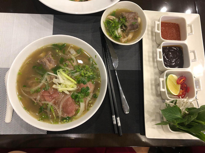 Đã có người dám thử phở 920k và đây là nhận xét sau khi ăn bát phở chọc trời-3