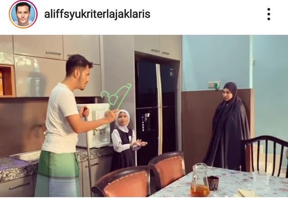 Đăng clip bôi thuốc giảm đau cho con gái, triệu phú Malaysia bị kiện vì tiết lộ hành động bạo hành đứa trẻ trước đó của mình-3