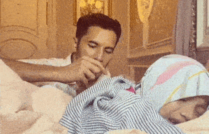 Đăng clip bôi thuốc giảm đau cho con gái, triệu phú Malaysia bị kiện vì tiết lộ hành động bạo hành đứa trẻ trước đó của mình-1