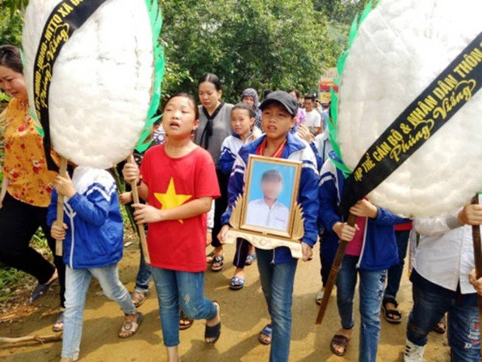 Vụ học sinh bị đâm chết ở trường: Quặn lòng cha về thăm lại tiễn đưa con-4