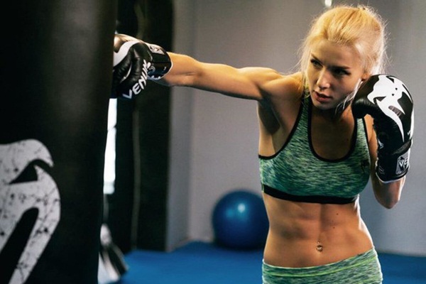 Ngỡ ngàng trước nhan sắc nữ võ sĩ quyến rũ nhất thế giới: Được ví với búp bê Barbie vì quá đẹp, không bao giờ make-up mỗi khi thượng đài-2