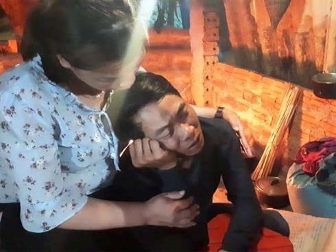 Vụ học sinh bị đâm chết ở trường: Quặn lòng cha về thăm lại tiễn đưa con