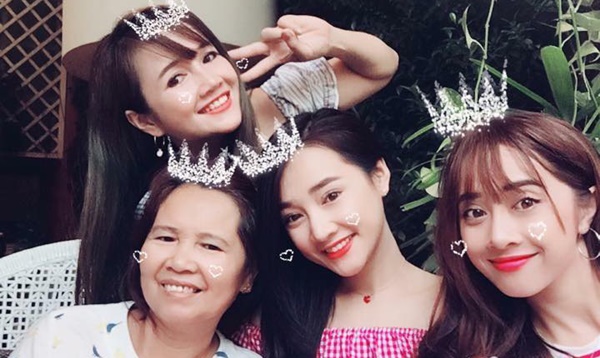 Về quê, Nhã Phương gây chú ý khi khoe ảnh nhà có 4 nàng tiên-4
