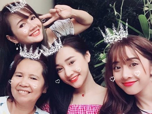 Về quê, Nhã Phương gây chú ý khi khoe ảnh 
