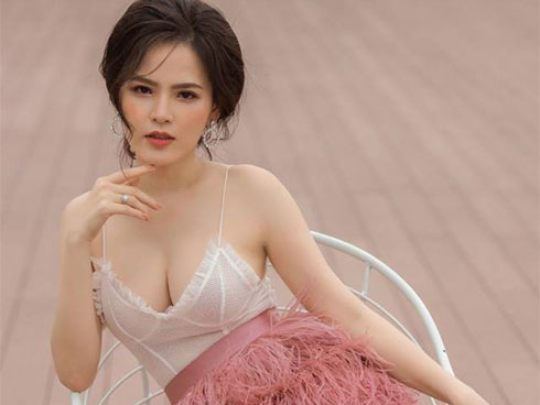Thánh nữ Mì Gõ Phi Huyền Trang từng suýt lộ ngực trần trong cảnh cưỡng hiếp bị chê phản cảm nhất phim Tết Việt-5