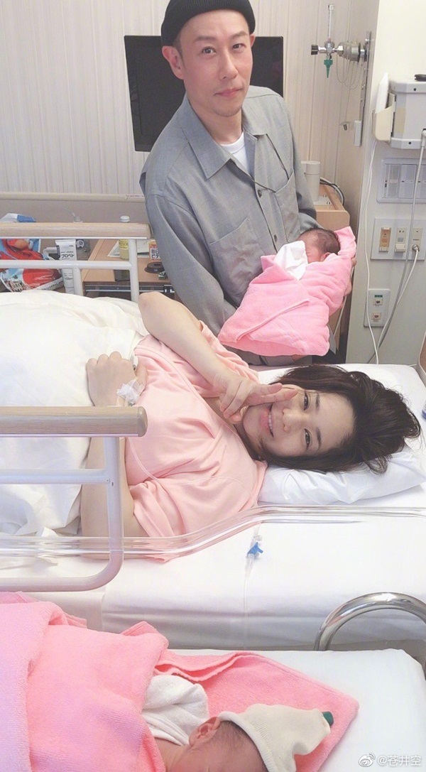 Thánh nữ JAV Aoi Sora khoe 2 quý tử vừa mới chào đời, tiết lộ điều hạnh phúc nhất sau 4 ngày làm mẹ-1