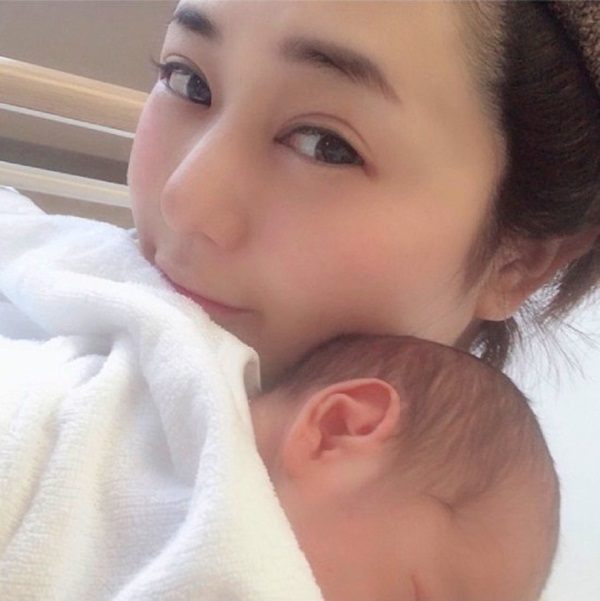 Thánh nữ JAV Aoi Sora khoe 2 quý tử vừa mới chào đời, tiết lộ điều hạnh phúc nhất sau 4 ngày làm mẹ-2