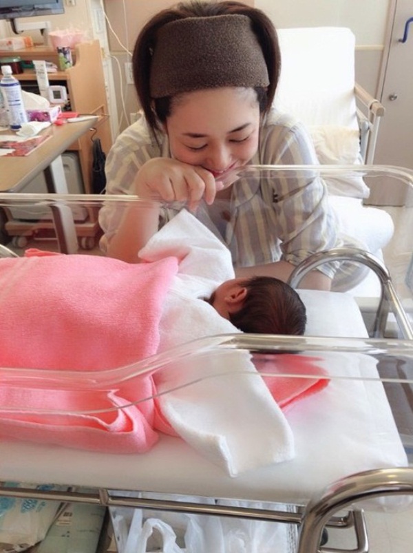 Thánh nữ JAV Aoi Sora khoe 2 quý tử vừa mới chào đời, tiết lộ điều hạnh phúc nhất sau 4 ngày làm mẹ-3