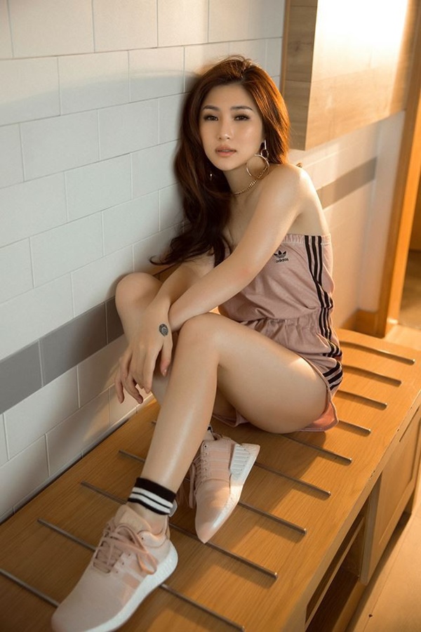 Hương Tràm tuyên bố nghỉ hát gây chấn động: Vạn người tung hô nhưng cô đơn đến mức trầm cảm, tự bóc tay rỉ máu-5