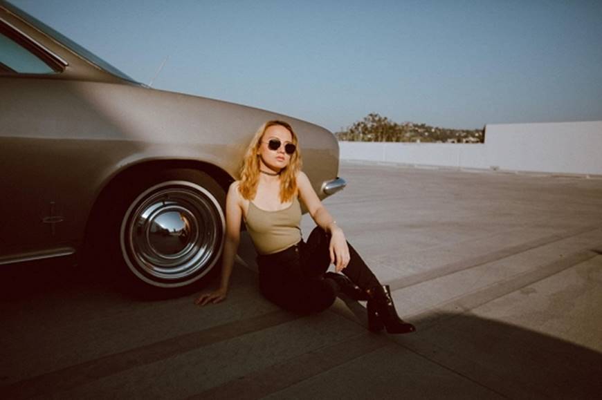 Ca sĩ nhí một thời Xuân Nghi cực ngầu khi tạo dáng với xe hơi-1