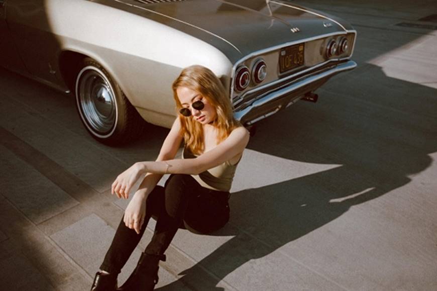 Ca sĩ nhí một thời Xuân Nghi cực ngầu khi tạo dáng với xe hơi-2