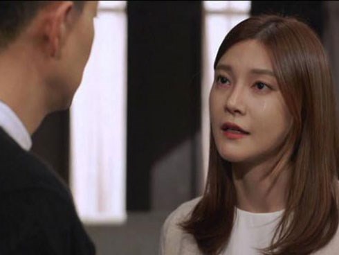 Kéo chăn giúp chồng đang say, vợ bật khóc vì hối hận trước câu nói của anh