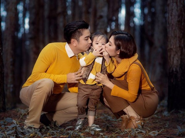 Vân Trang khoe ảnh gia đình hạnh phúc nhưng biểu cảm của con gái lại có gì đó sai sai-2