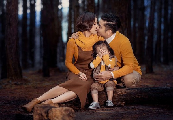 Vân Trang khoe ảnh gia đình hạnh phúc nhưng biểu cảm của con gái lại có gì đó sai sai-3