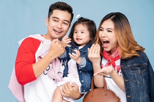 Vân Trang khoe ảnh gia đình hạnh phúc nhưng biểu cảm của con gái lại có gì đó sai sai-10