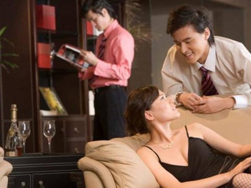 Sững sờ tìm thấy cuốn nhật ký ghi lại cảnh nhạy cảm giữa vợ và nhân tình