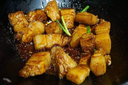Kho thịt xong, tắt bếp nhưng đừng cho thịt ra ngay, làm thêm bước này đảm bảo ngon không ngấy-3