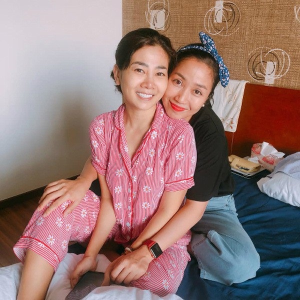 Tình bạn hoạn nạn có nhau” của Vbiz: Người sẵn sàng cắm sổ đỏ vay tiền cho bạn làm phim, người hết lòng chăm sóc lúc bệnh tật!-1