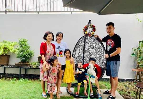 Tình bạn hoạn nạn có nhau” của Vbiz: Người sẵn sàng cắm sổ đỏ vay tiền cho bạn làm phim, người hết lòng chăm sóc lúc bệnh tật!-2