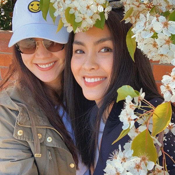 Tình bạn hoạn nạn có nhau” của Vbiz: Người sẵn sàng cắm sổ đỏ vay tiền cho bạn làm phim, người hết lòng chăm sóc lúc bệnh tật!-5