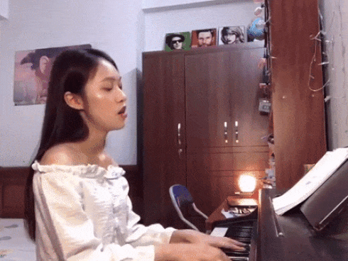 Hot girl 7 thứ tiếng cover hit 'Anh ơi ở lại' của Chi Pu bằng Anh ngữ gây sốt