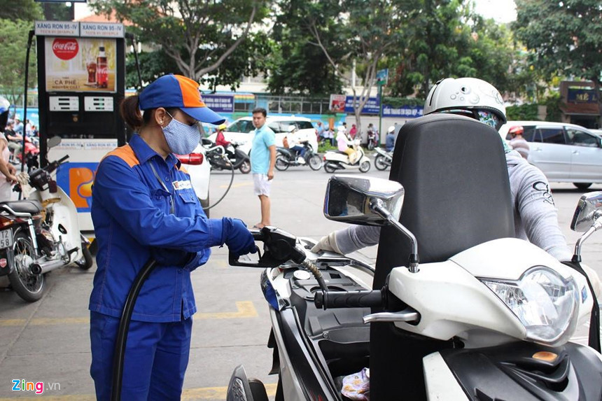 Giá xăng đang ‘cõng’ bao nhiêu thuế phí?-2