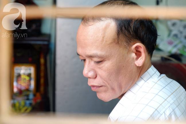 Con trai 51 tuổi chấp nhận không lấy vợ, ở vậy lo cơm nước, tắm giặt cho mẹ già liệt giường suốt 8 năm trời-4