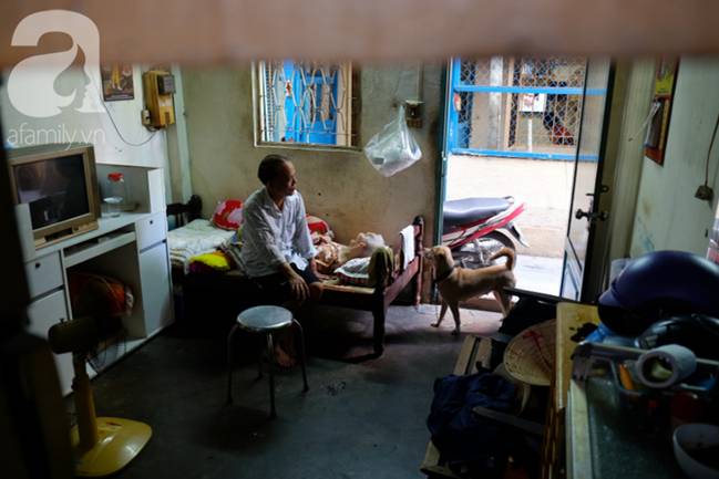Con trai 51 tuổi chấp nhận không lấy vợ, ở vậy lo cơm nước, tắm giặt cho mẹ già liệt giường suốt 8 năm trời-7