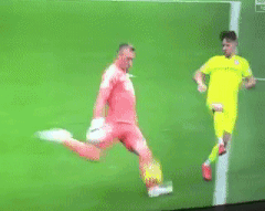 Đạp đối thủ rồi lăn ra ăn vạ, học trò của Gerrard bị đuổi khỏi sân-1