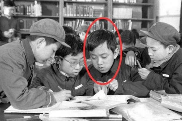 Thần đồng chiến thắng ở vạch xuất phát nhưng không thể mỉm cười ở vạch đích-1