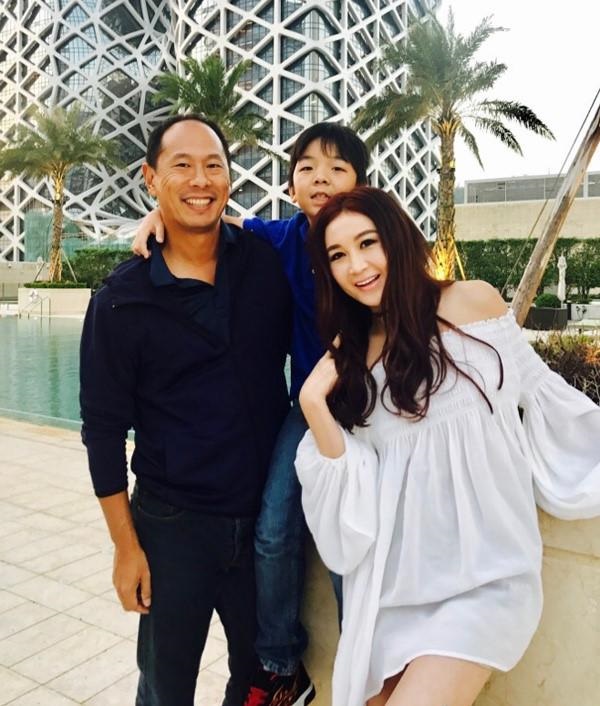 Sợ xấu không sinh con, quả bom sex kinh điển mọi thời đại vẫn làm mẹ và giờ thế này!-9