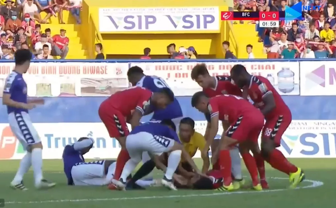 Người trong cuộc thuật lại cảnh kinh hoàng khiến cầu thủ Bình Dương bị nguy hiểm tính mạng-1
