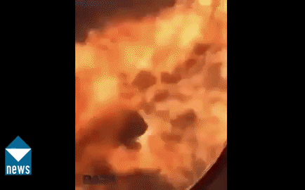 [VIDEO] Hành khách bất lực la hét, hoảng loạn khi máy bay Nga bị ngọn lửa hung ác nuốt chửng-1