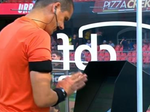 Cầu thủ Việt suy sụp, bật khóc khi nghe tin CLB bỏ giải sau sự cố ẩu đả kinh hoàng-3