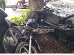 Hiện trường vụ xe điên lao vỉa hè đâm nát 6 xe máy trên phố Hà Nội-1