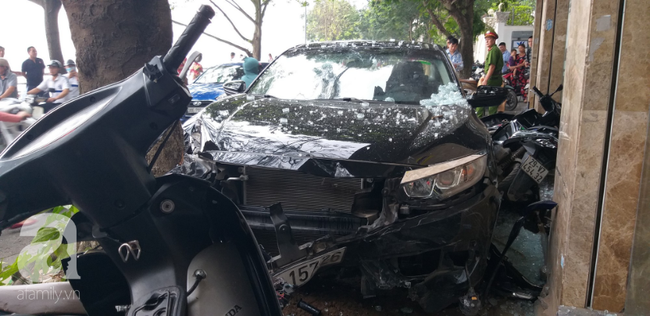 Hà Nội: Hốt hoảng khi xế hộp 4 chỗ cuốn hàng chục xe máy vào gầm, tài xế có biểu hiện say xỉn-10