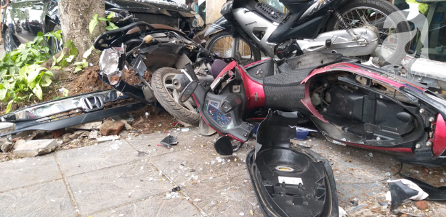 Hà Nội: Hốt hoảng khi xế hộp 4 chỗ cuốn hàng chục xe máy vào gầm, tài xế có biểu hiện say xỉn-9