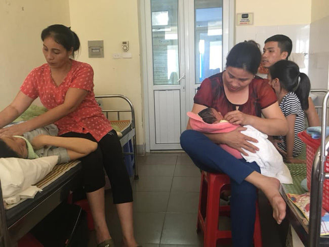 Nàng dâu vàng trong làng lấy chồng: Đi đẻ có hẳn 2 mẹ chồng theo hộ tống, chồng chăm con cẩn thận hơn cả phụ nữ-1