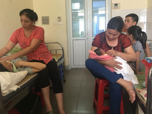 Dắt díu 2 con gái đi ăn chè để vợ được ngủ một giấc ngon lành, ông chồng khiến hội chị em nhao nhao ngợi khen-6