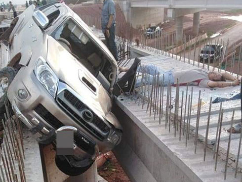 Clip: Khoảnh khắc xe tải chở gạch lao vào cửa hàng tạp hoá, nhiều người la hét bỏ chạy-2