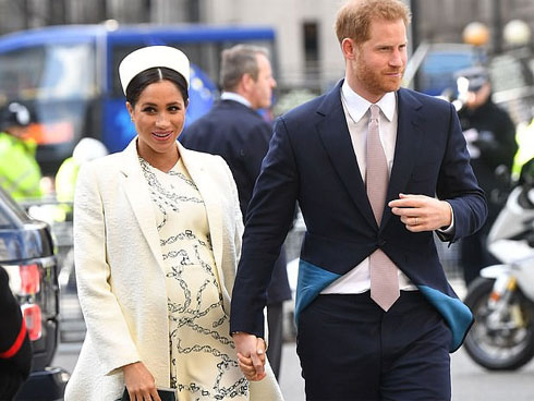 Hoàng tử Harry không giấu nổi niềm hạnh phúc, lần đầu xuất hiện sau khi Meghan sinh con, nói về tên em bé Sussex và thề sẽ làm mọi thứ vì con-5