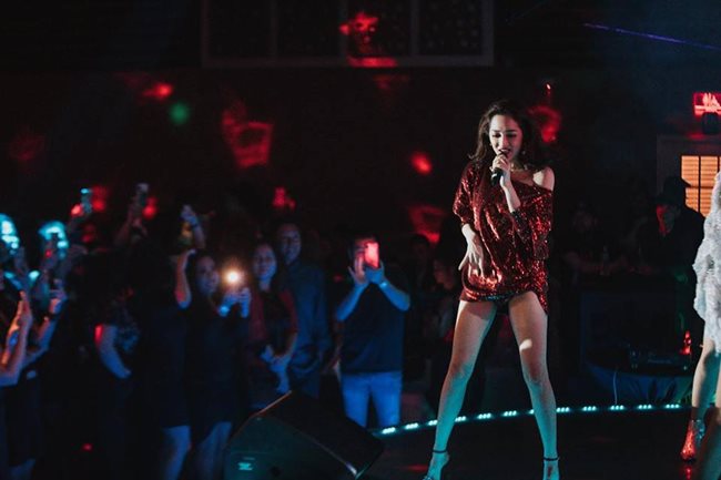 Bảo Anh nhiều lần gây thót tim với váy siêu ngắn-10