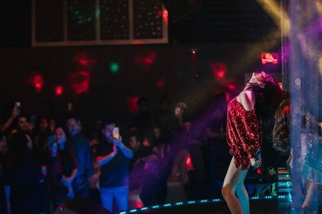 Bảo Anh nhiều lần gây thót tim với váy siêu ngắn-11