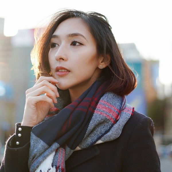 Bị chụp lén trên tàu điện ngầm vẫn thần thái hơn người nhưng danh tính cô nàng mới thực sự gây choáng-4